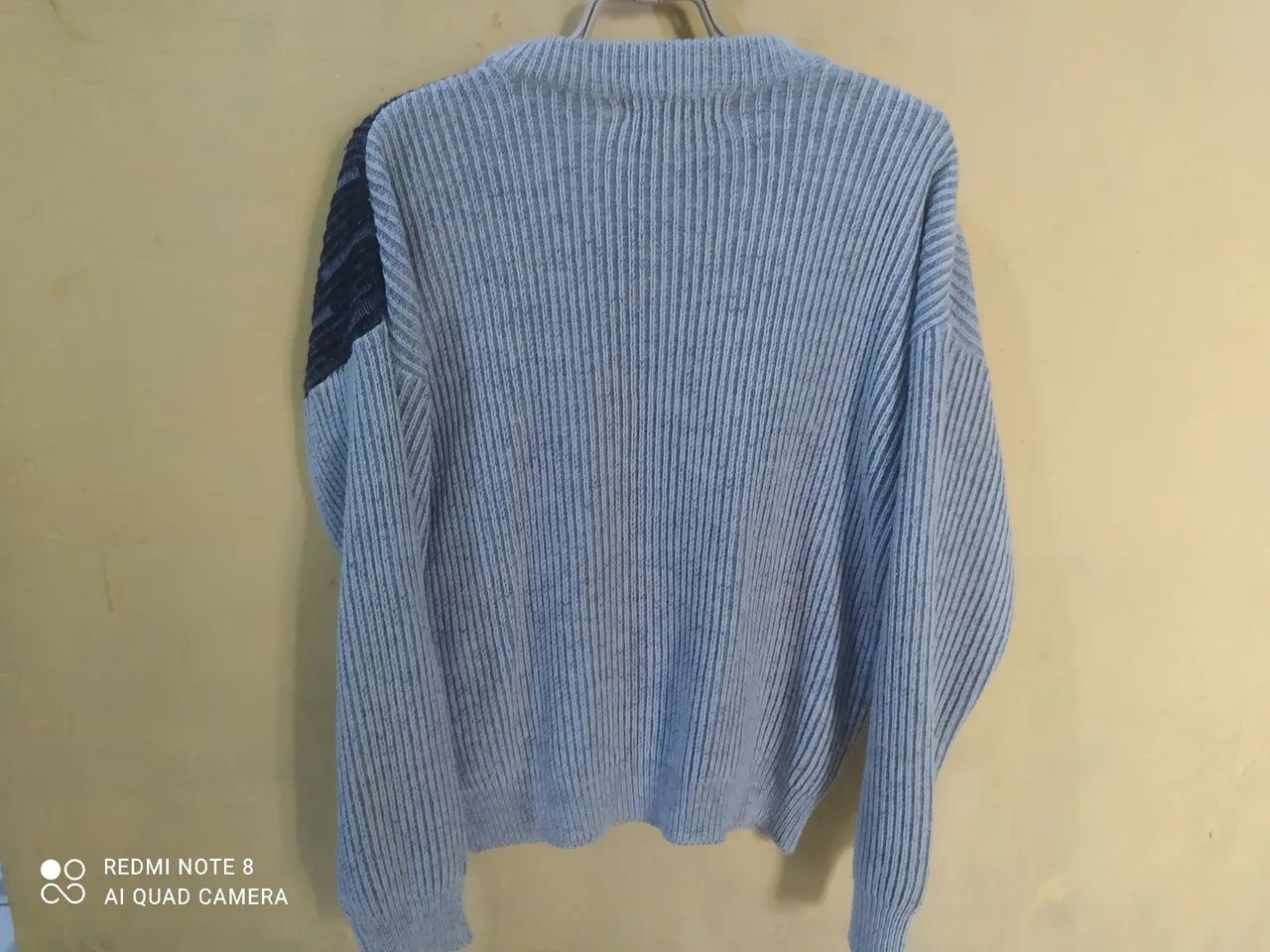 Suéter de lã azul com detalhe - Foto 2