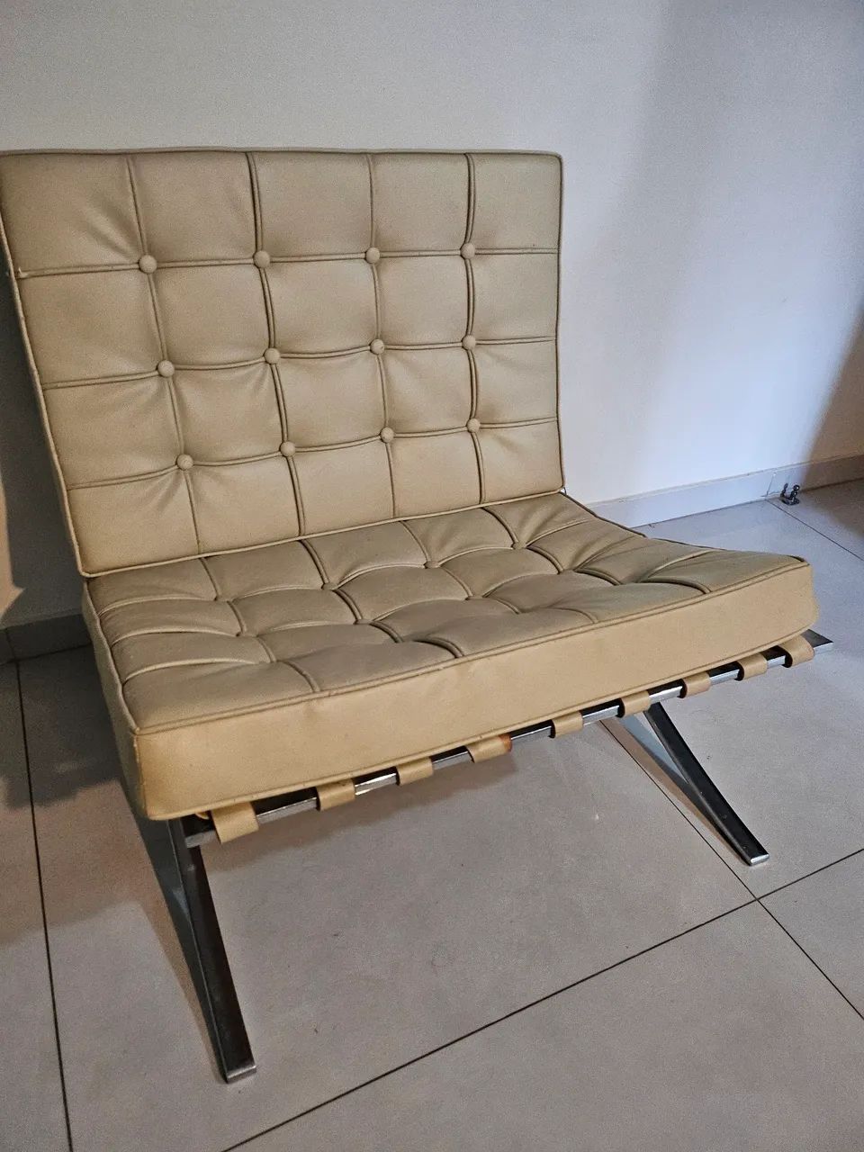 Poltrona Barcelona Design Clássica