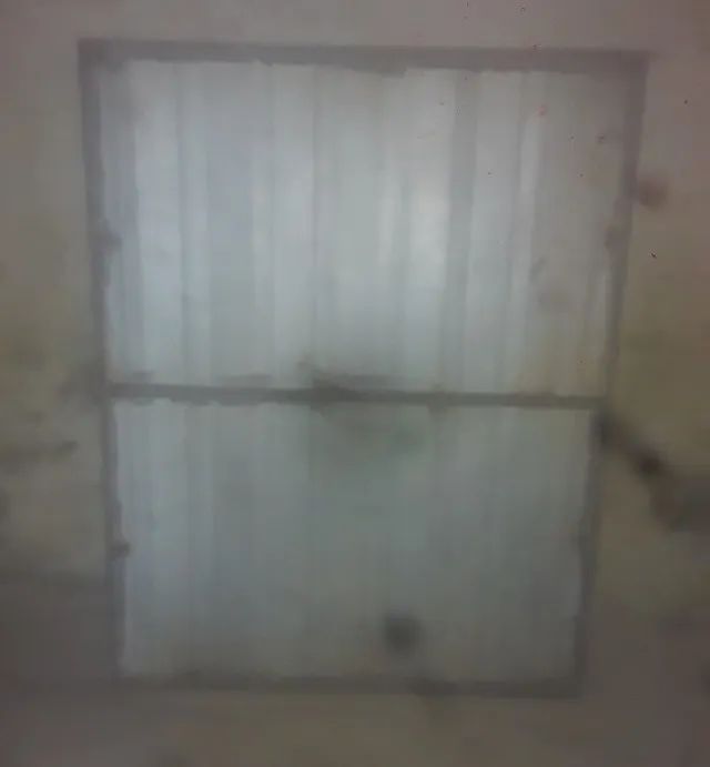 Placa de metal. 64640458926595120