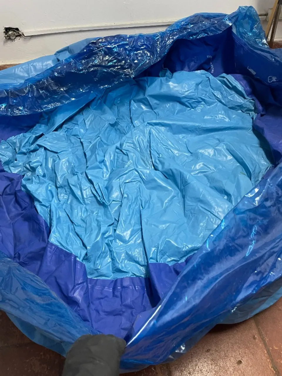 Piscina inflável 2.400l MOR