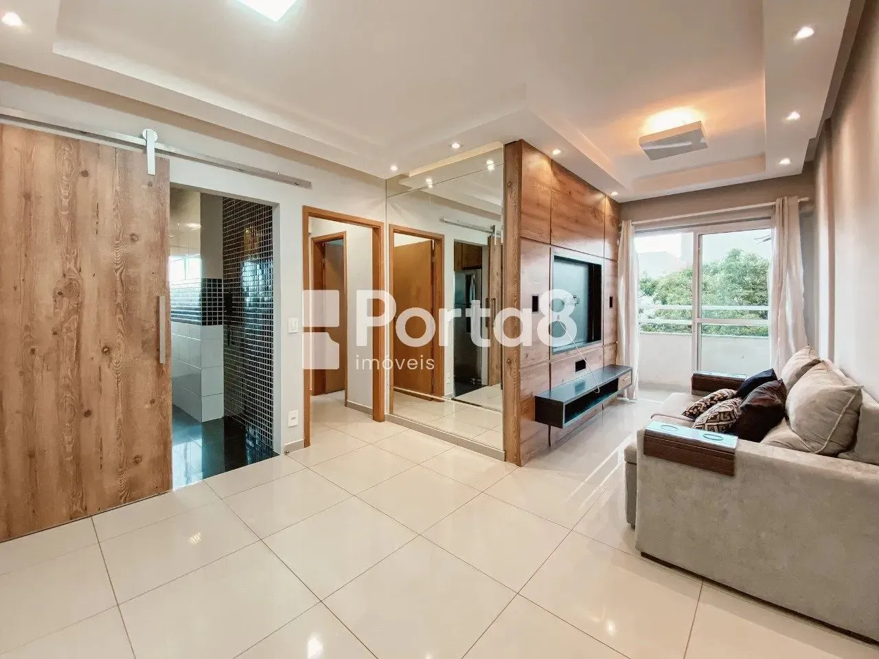 Apartamento mobiliado com 2 dormitórios e sacada no Torres Di Roma Para Venda, próximo ao
