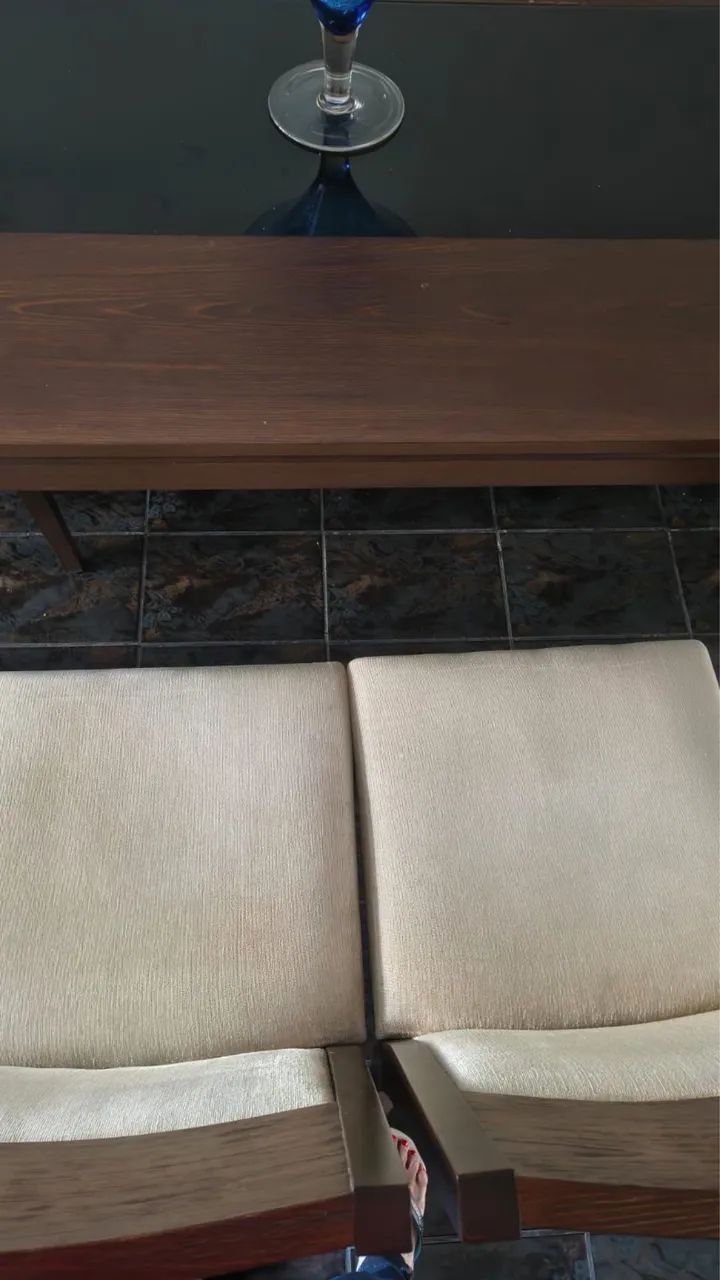 Jogo de mesa com cadeiras acolchoadas  - Foto 3