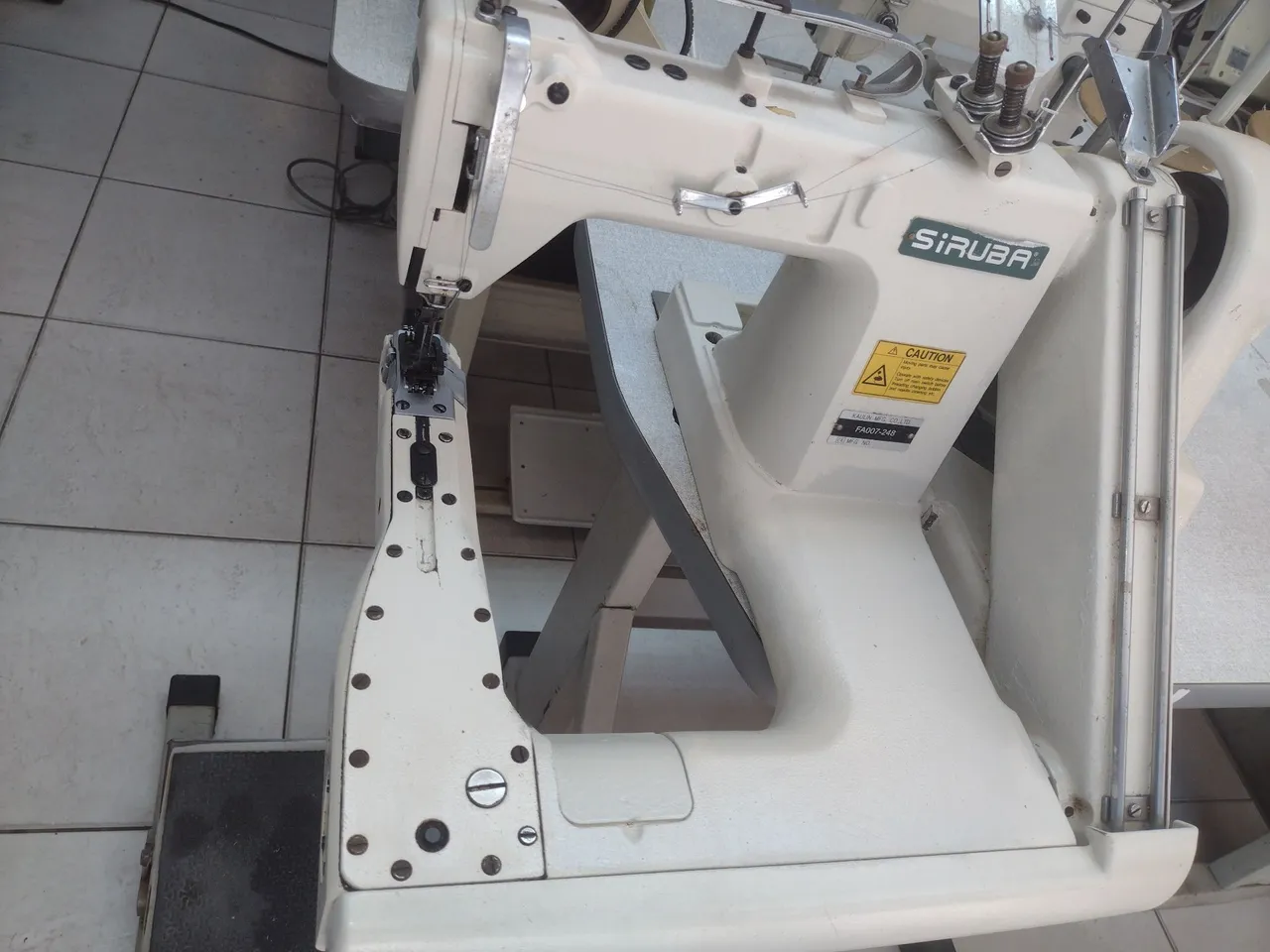 Máquina de Costura Industrial Siruba