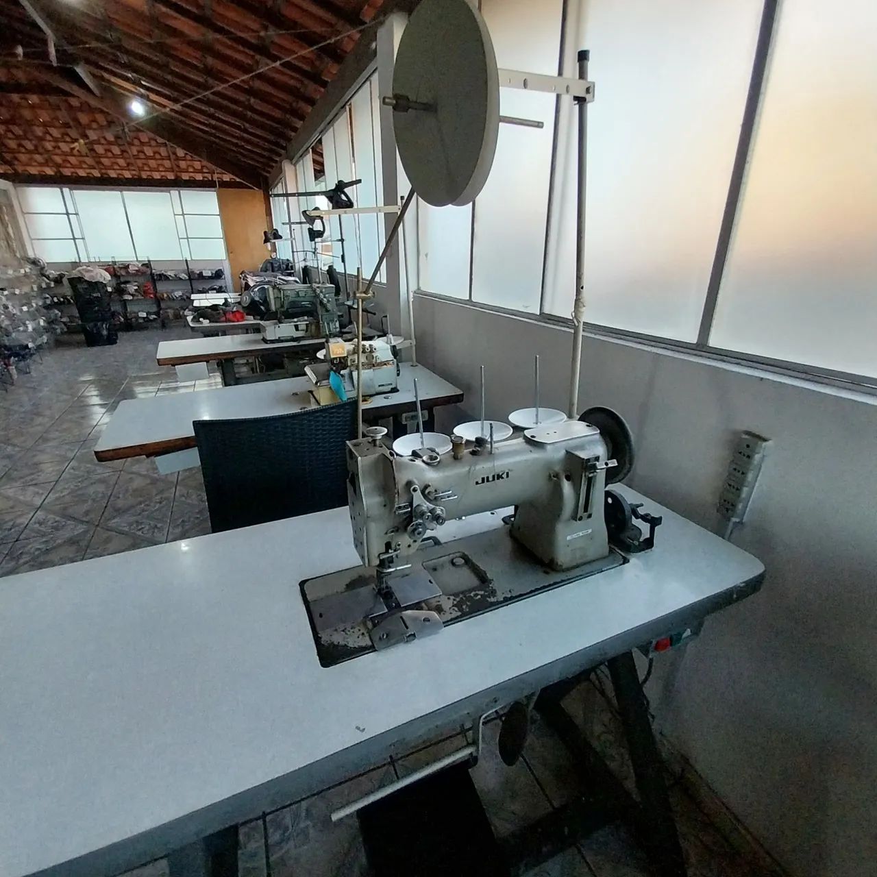 Maquina de costura pespontadeira industrial juki - Foto 2