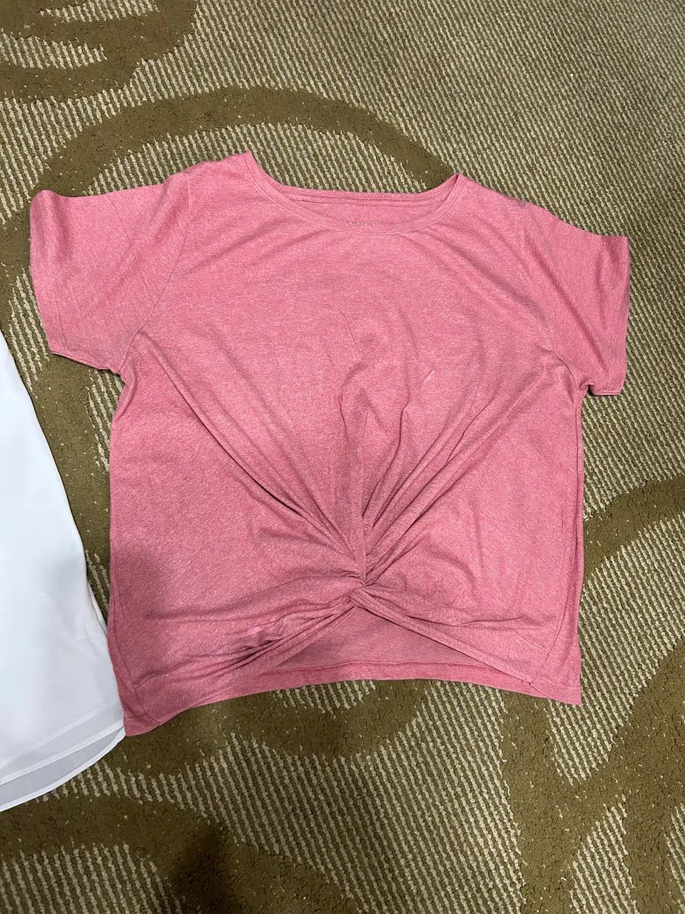 Kit com 2 blusas femininas  - tamanho GG - Foto 2