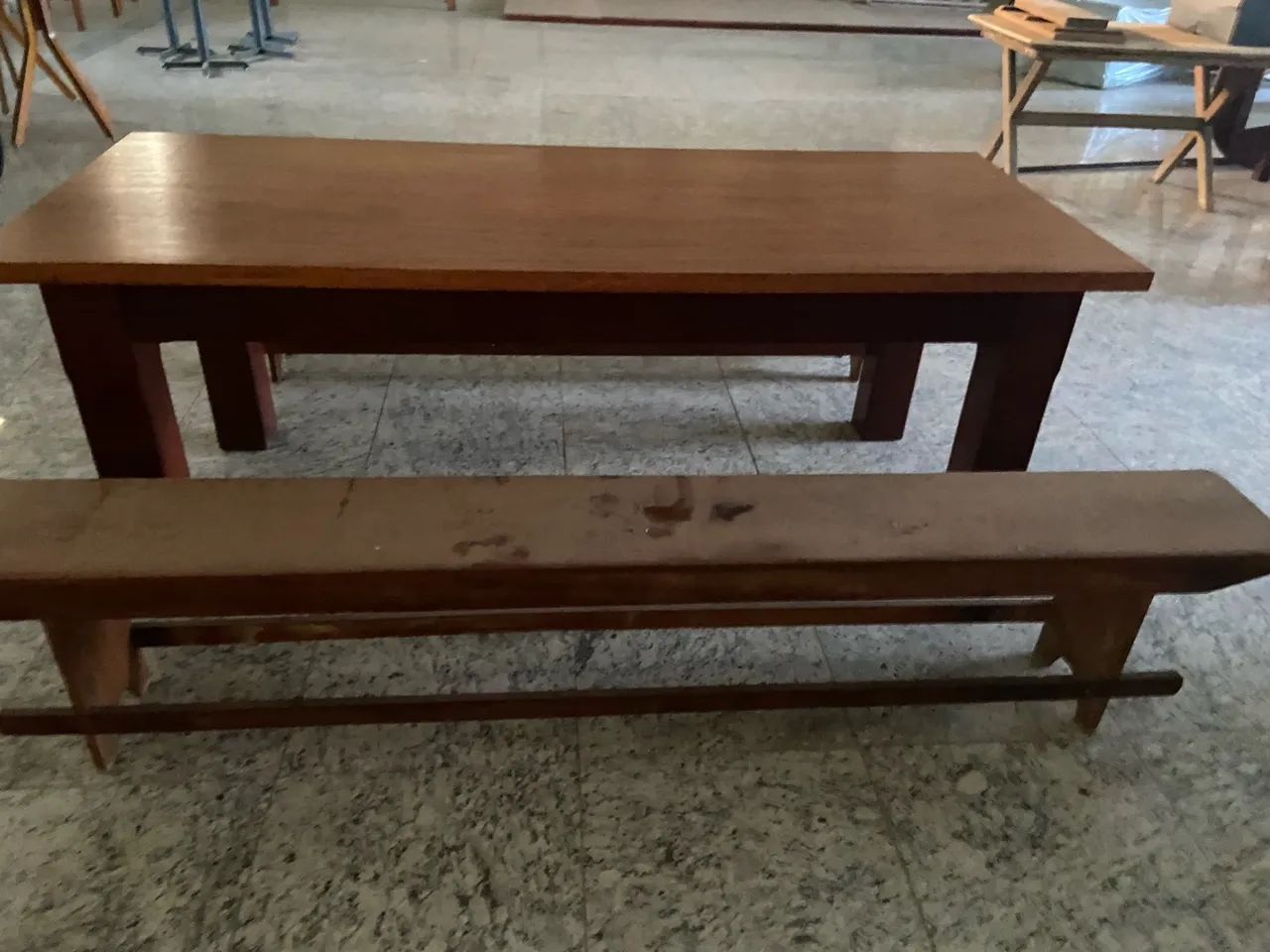 Mesa de madeira maciça com banco - Foto 2
