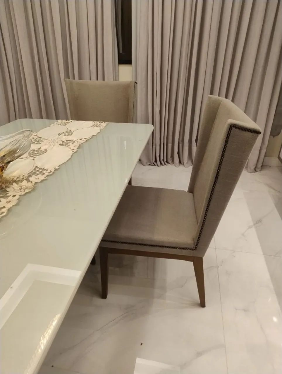 MESA DE JANTAR COM 6 CADEIRAS . - Foto 3