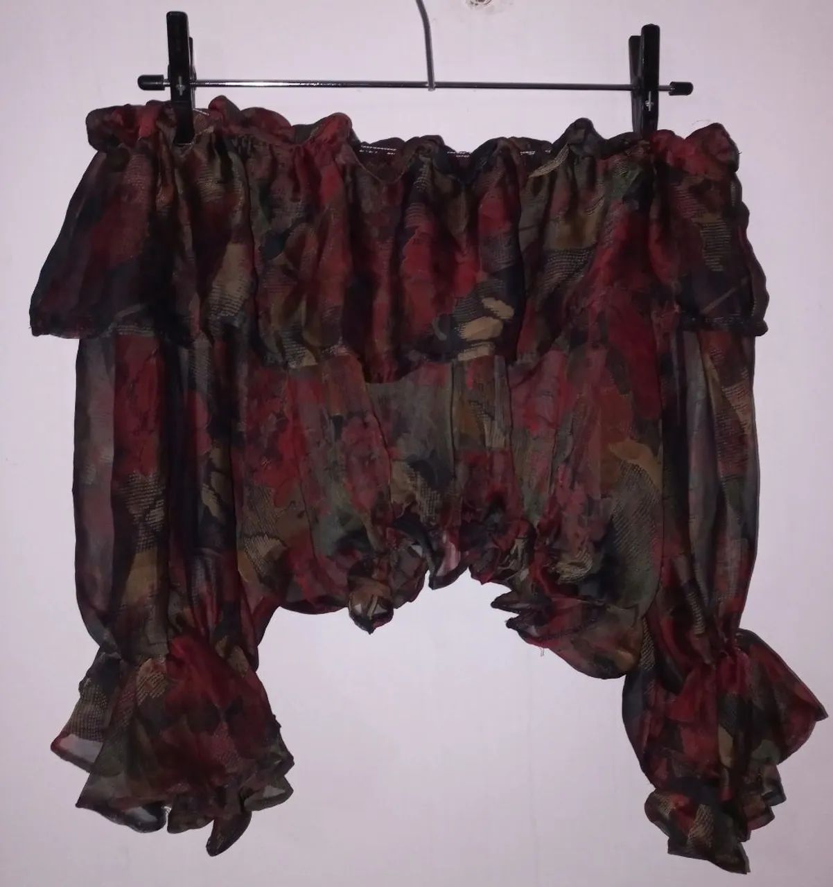 Blusa ciganinha floral com babados