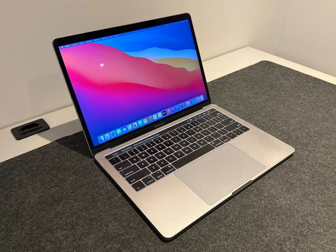 MacBook Pro 13 polegadas Touch Bar 2017 Usado