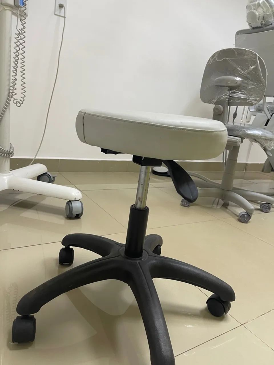 ACENTO REGULÁVEL SEM ENCOSTO