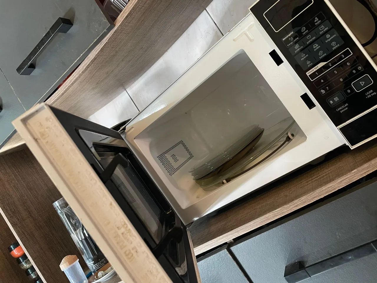 Microondas Midea 20L - Seminovo - Foto 2