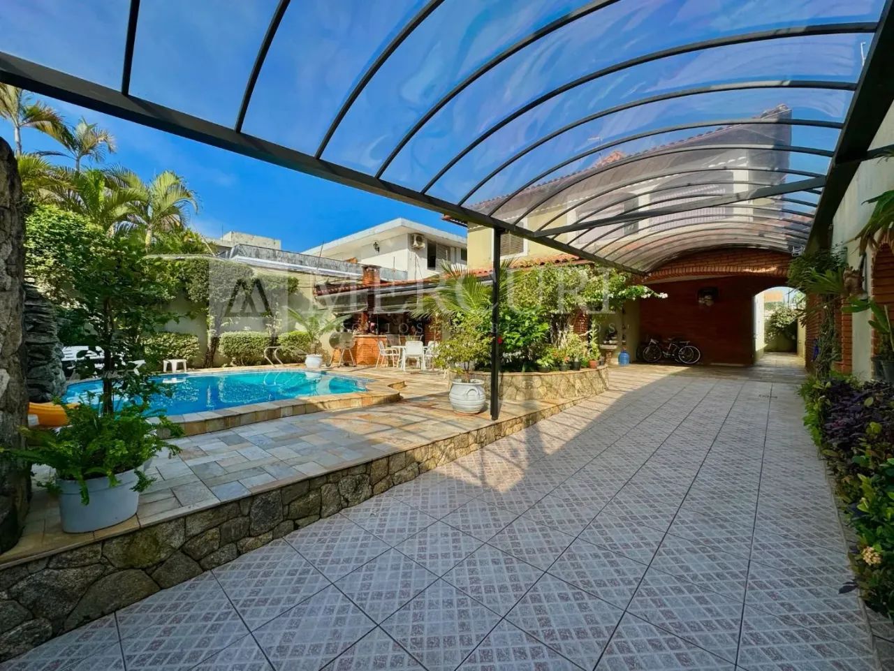 Casa no Guarujá, Enseada, 4 quartos (2 suítes), piscina e churrasqueira à venda . - Foto 4