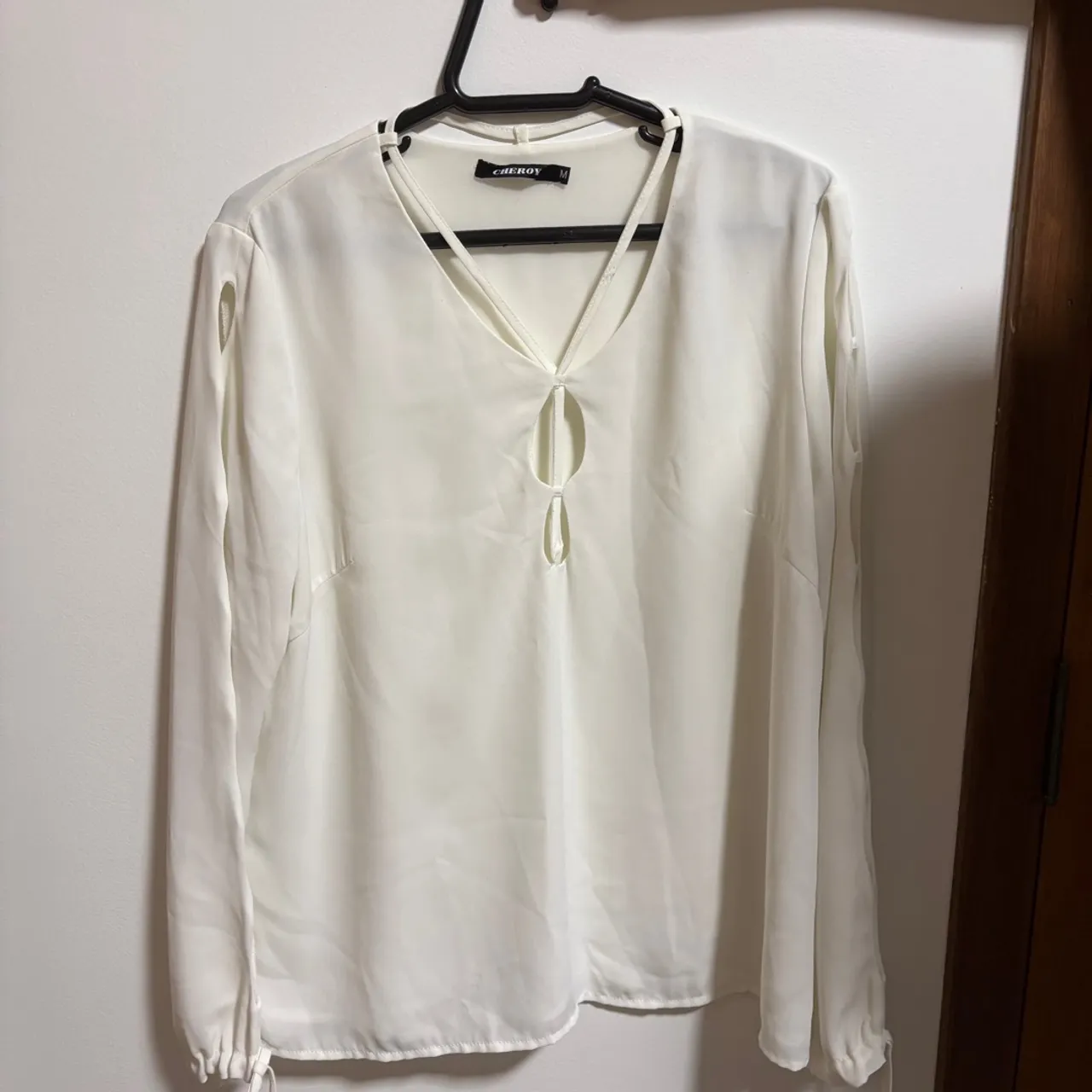 Blusa branca com detalhes em renda P