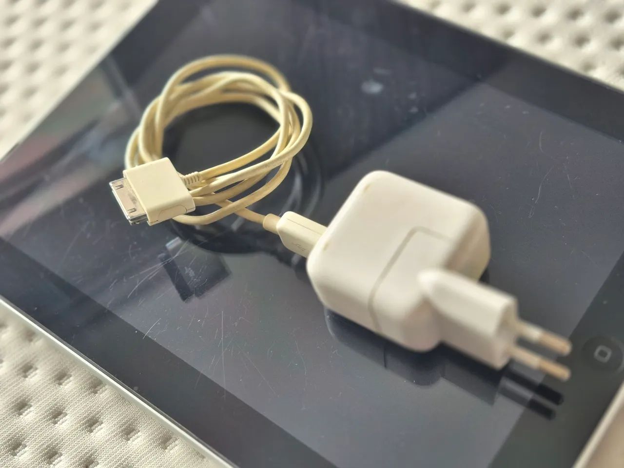 Apple IPad primeira geração funcionando Jailbreak e carregador - Foto 4
