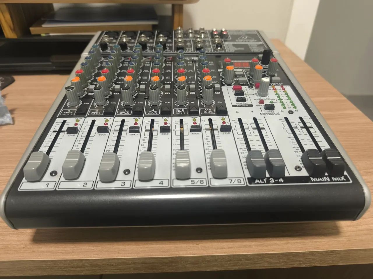 Mesa de som - Behringer Xenix 1204USB - Estado de nova - Parcelo - Foto 3
