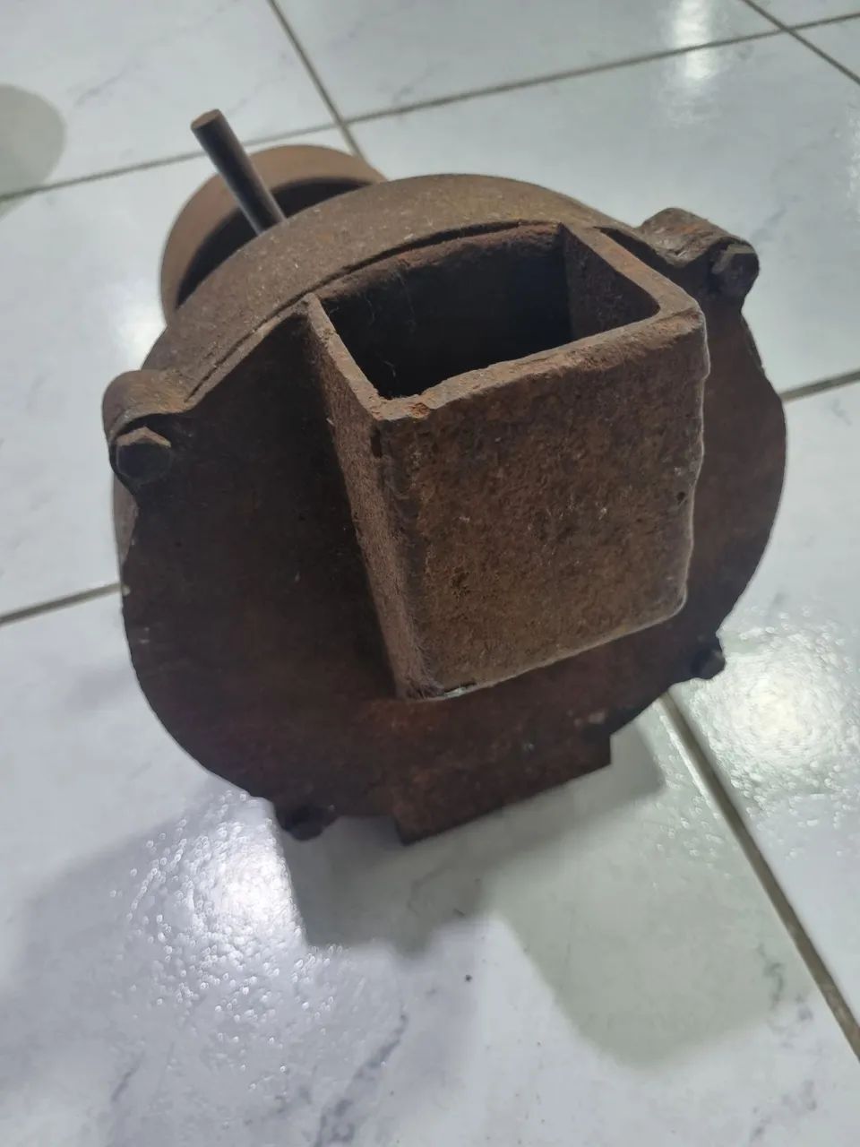 Antigo triturador de grãos  - Foto 2