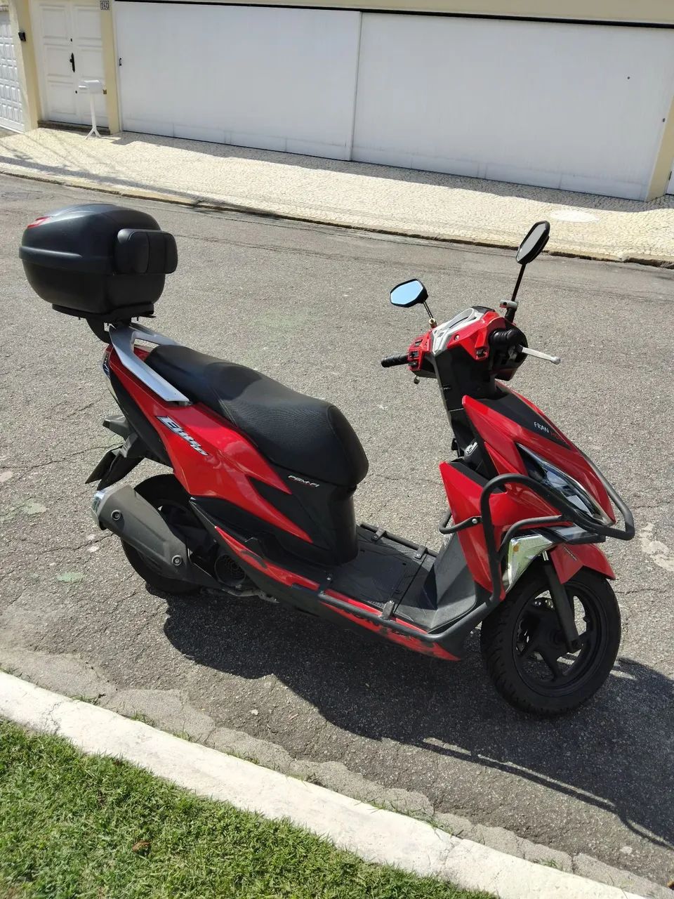 Honda Elite 125 vermelha com acessórios  - Foto 2