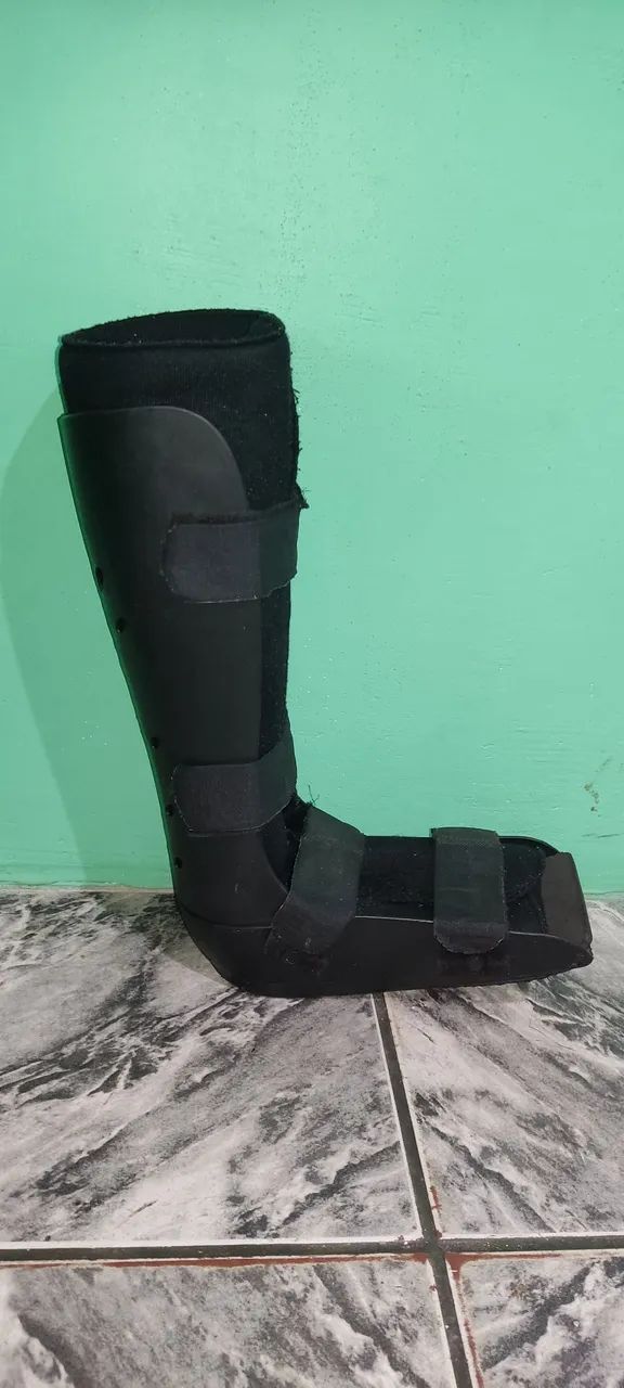 Bota ortopédica cano alto para imobilização 50$