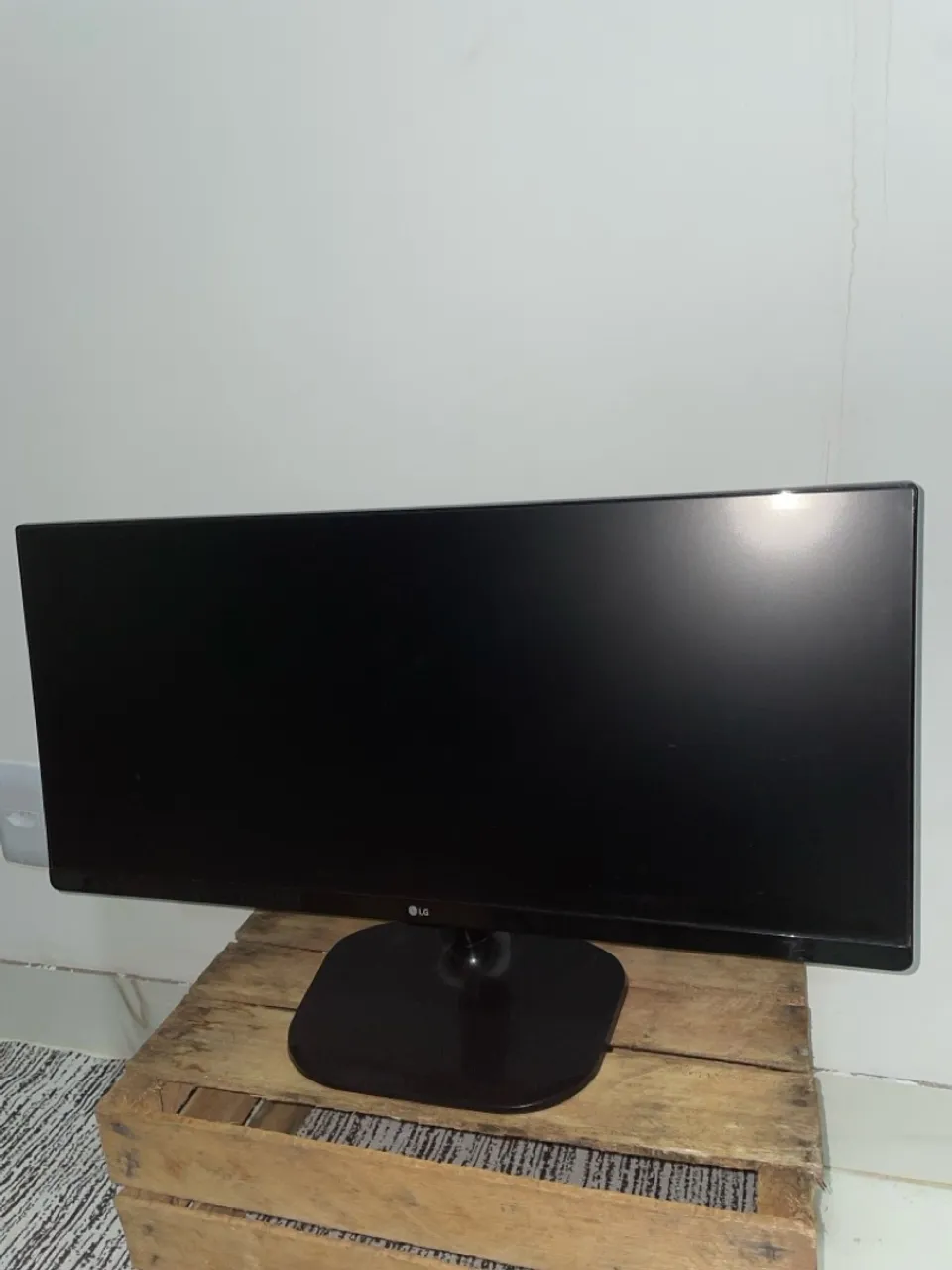 Monitor LG - Tela Grande e Impecável