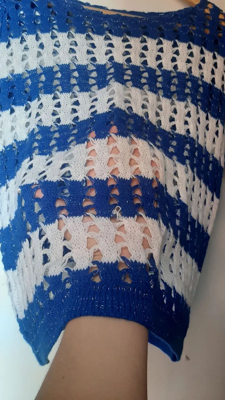 Blusa de crochê listrada azul e branca - Foto 3