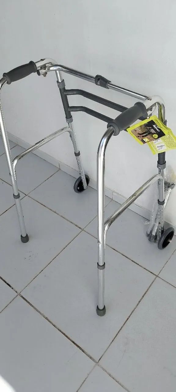 Andador com Rodas 