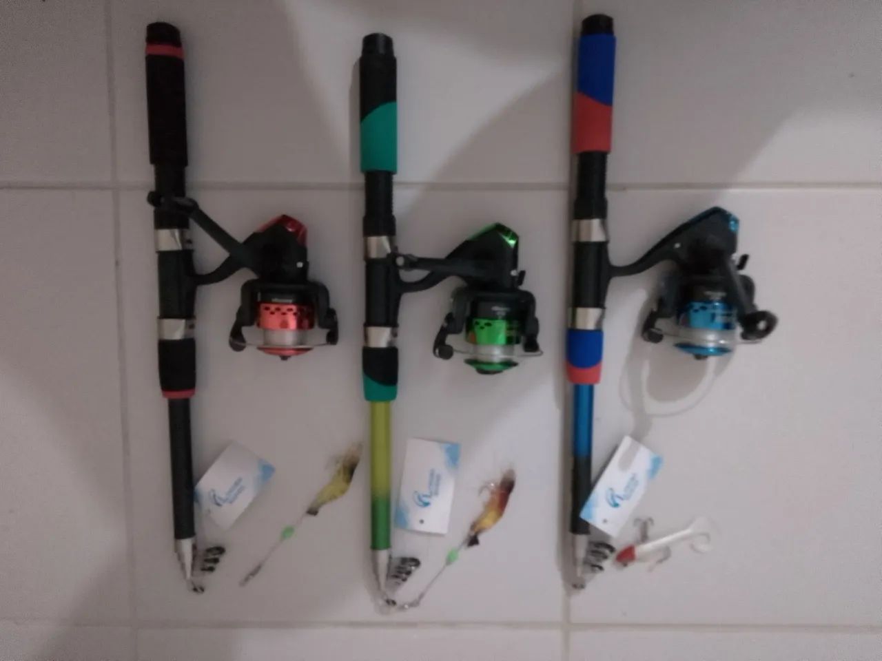 VARA DE PESCA COMPLETA AGUENTA APROXIM. 4,5 KG