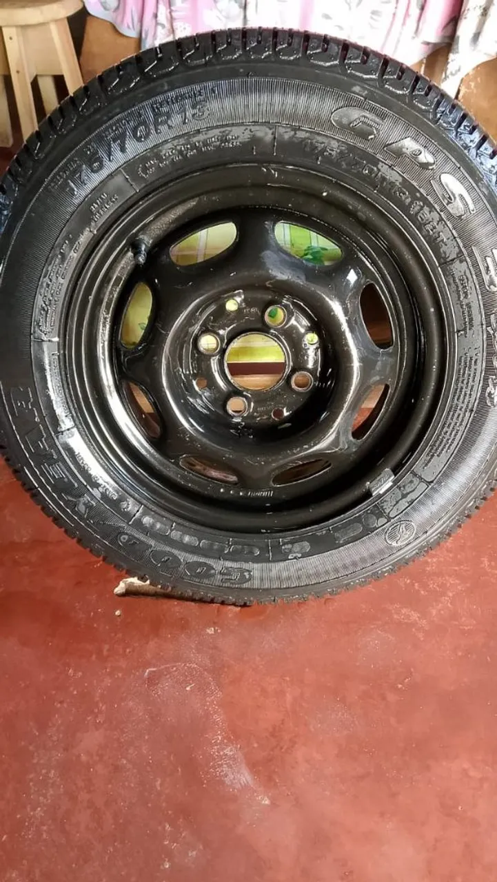 Roda de Aço com Pneu 175/70R13