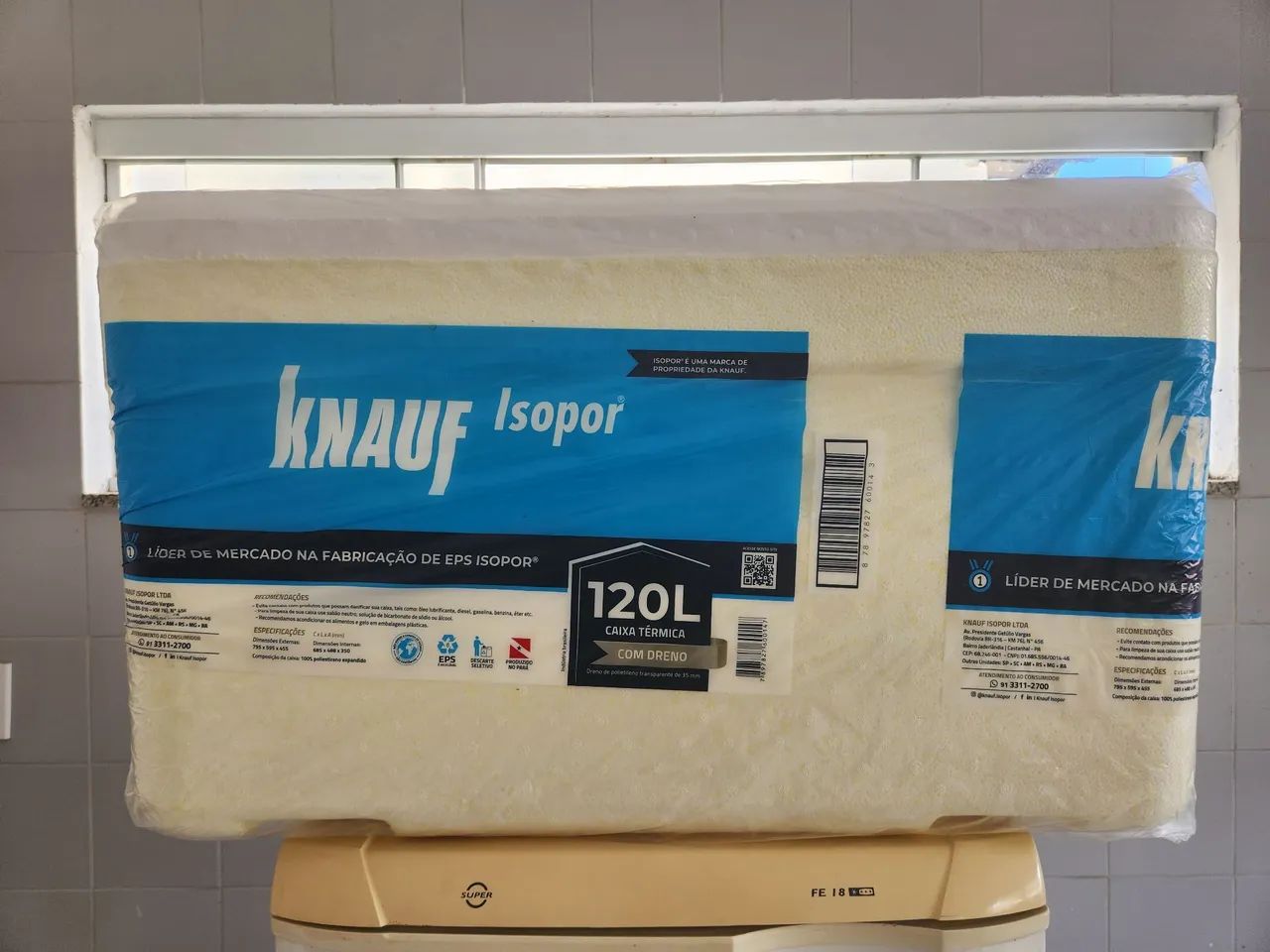 Vendo caixa de isopor 120L, nunca usada, na embalagem!