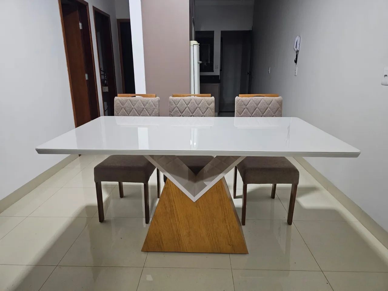 Mesa de jantar oito de madeira  - Foto 2