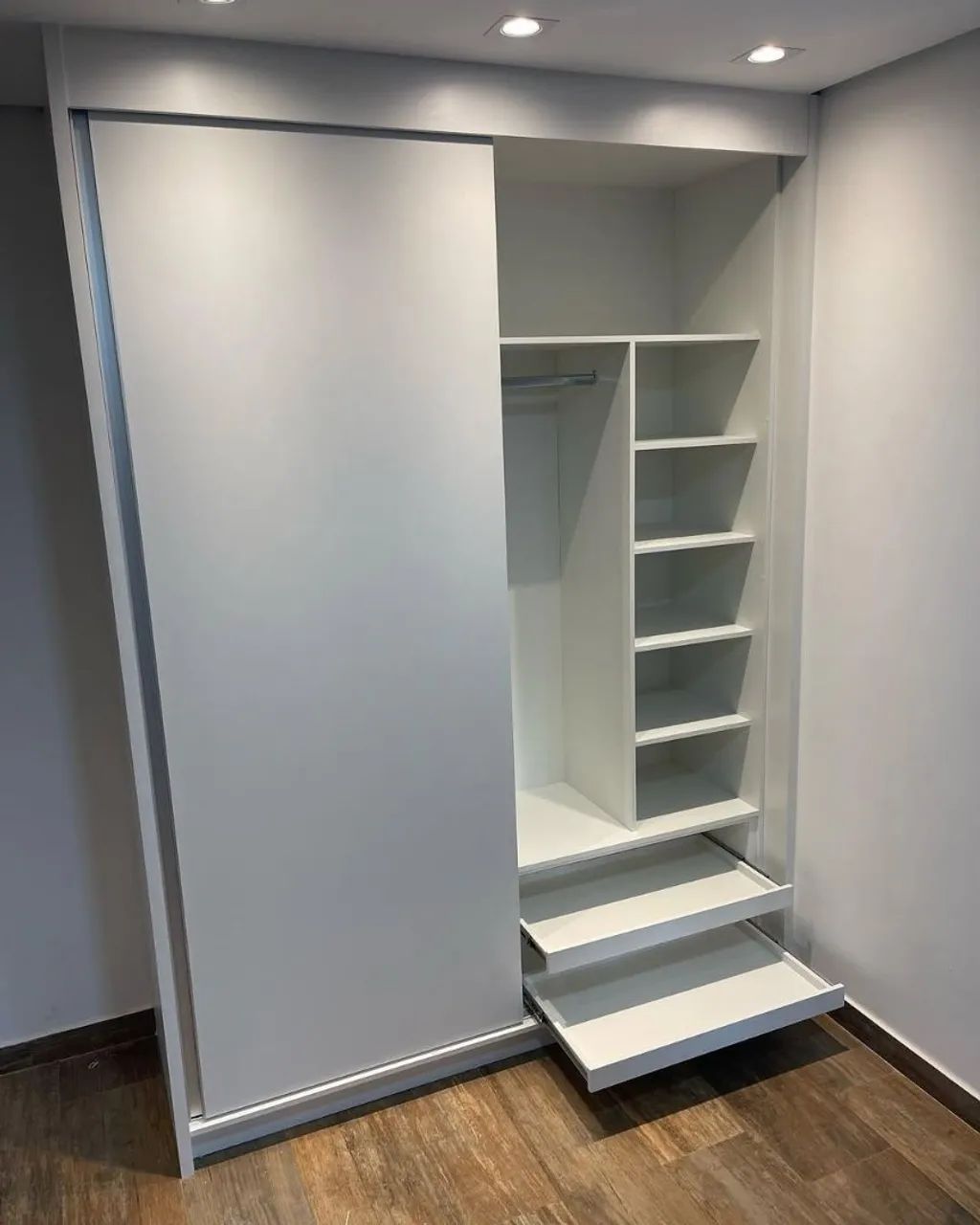 Guarda roupa de MDF 