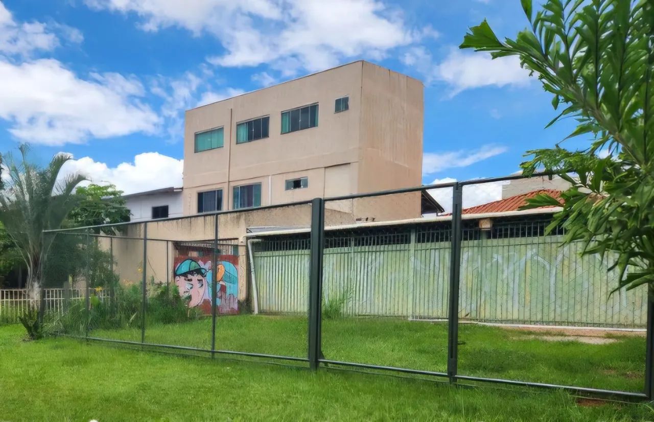 Cerca de proteção em ótimo estado