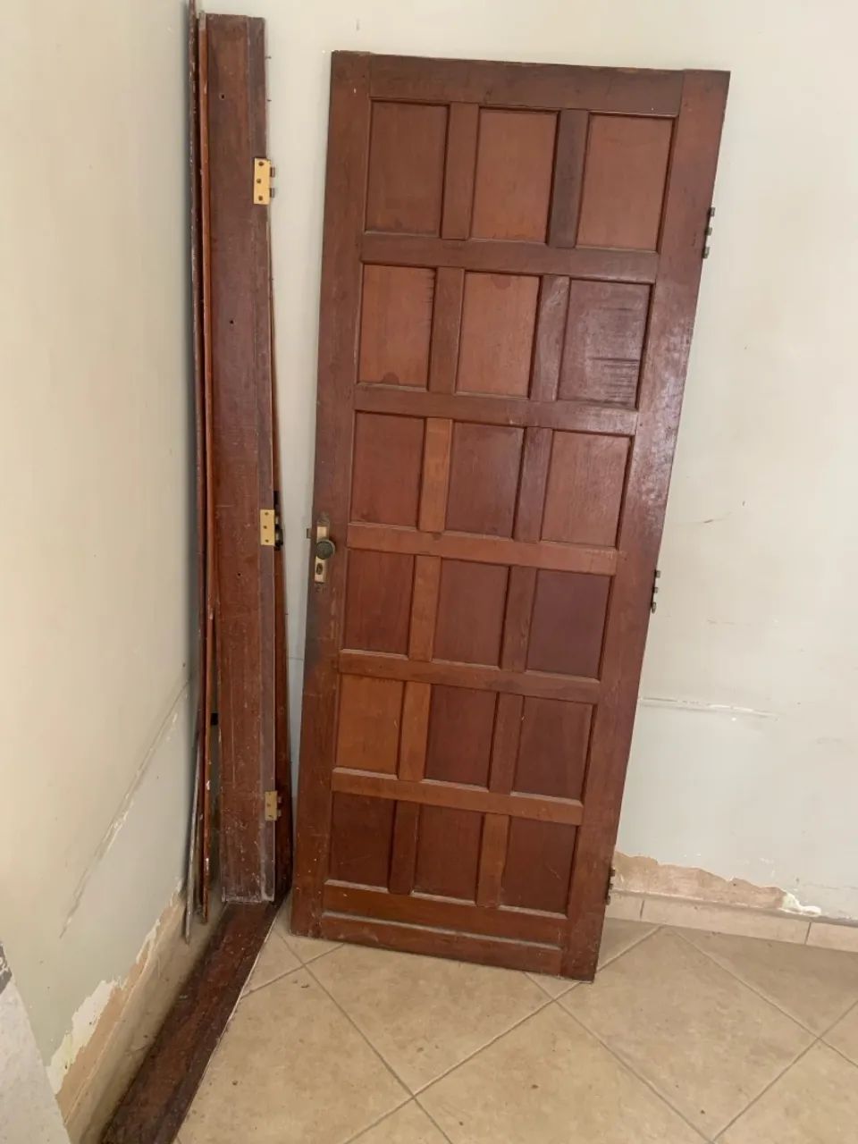 Porta de Madeira Maciça com Caixonete e Fechadura 64522272984321124