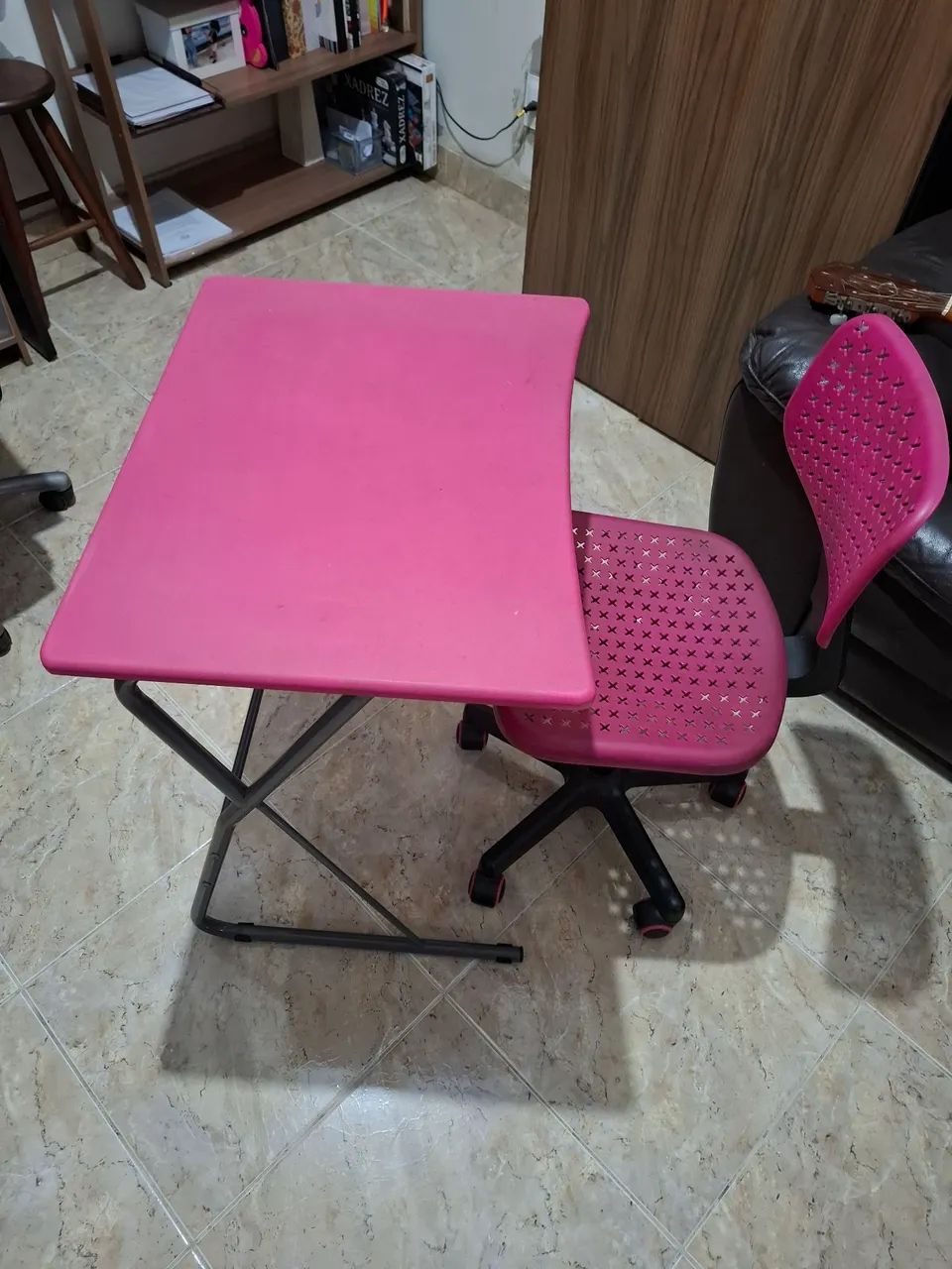 Mesa.e.cadeira de.escritorio rosa - Foto 3