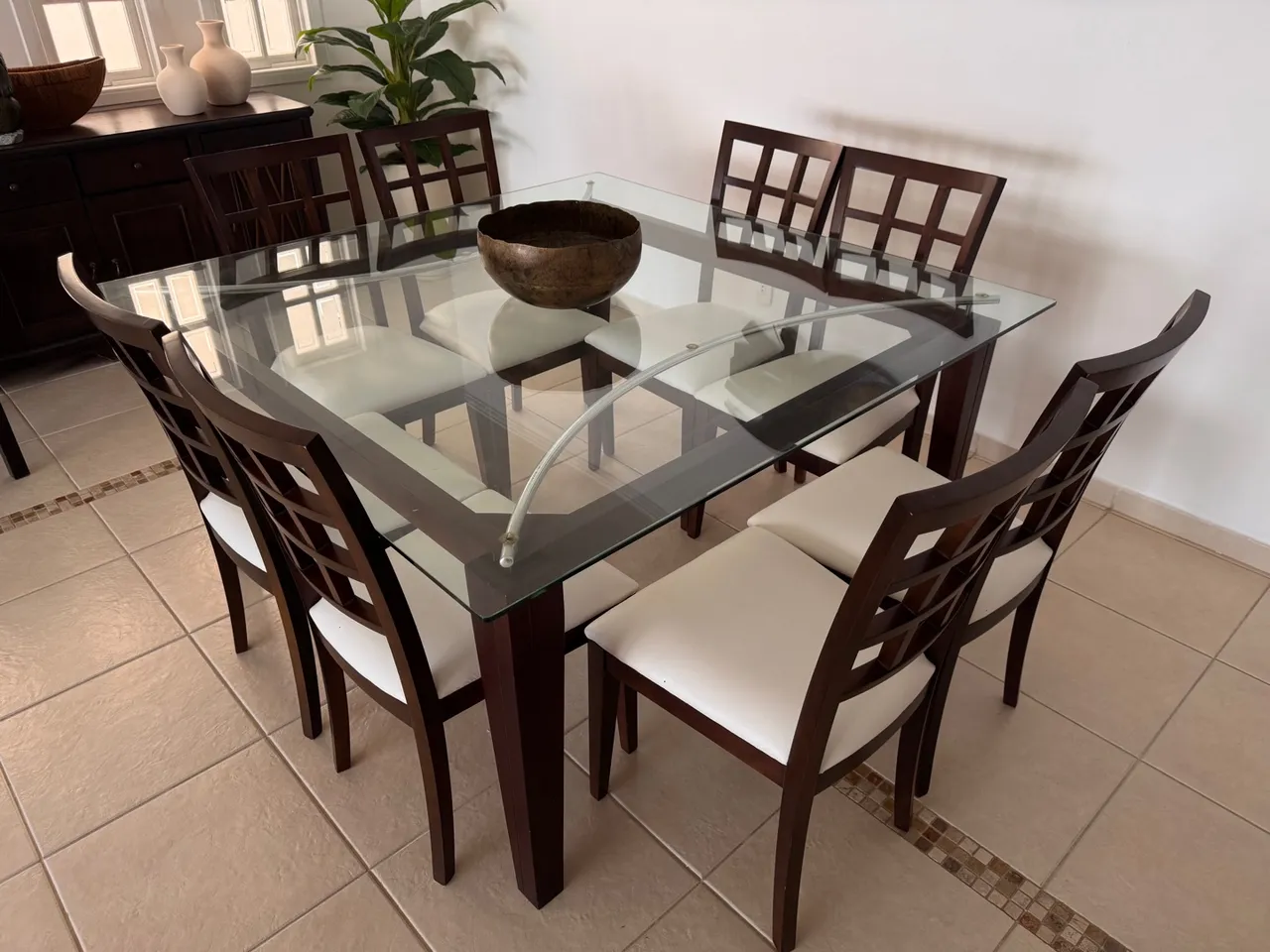 Mesa de Jantar madeira com Tampo de Vidro e 8 Cadeiras