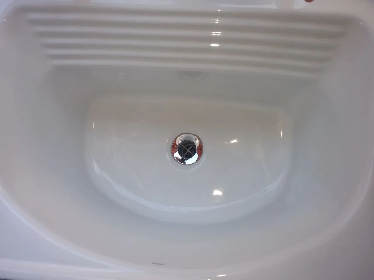 *New Deca Ceramic Sink without Column, Includes Stainless Steel Valve