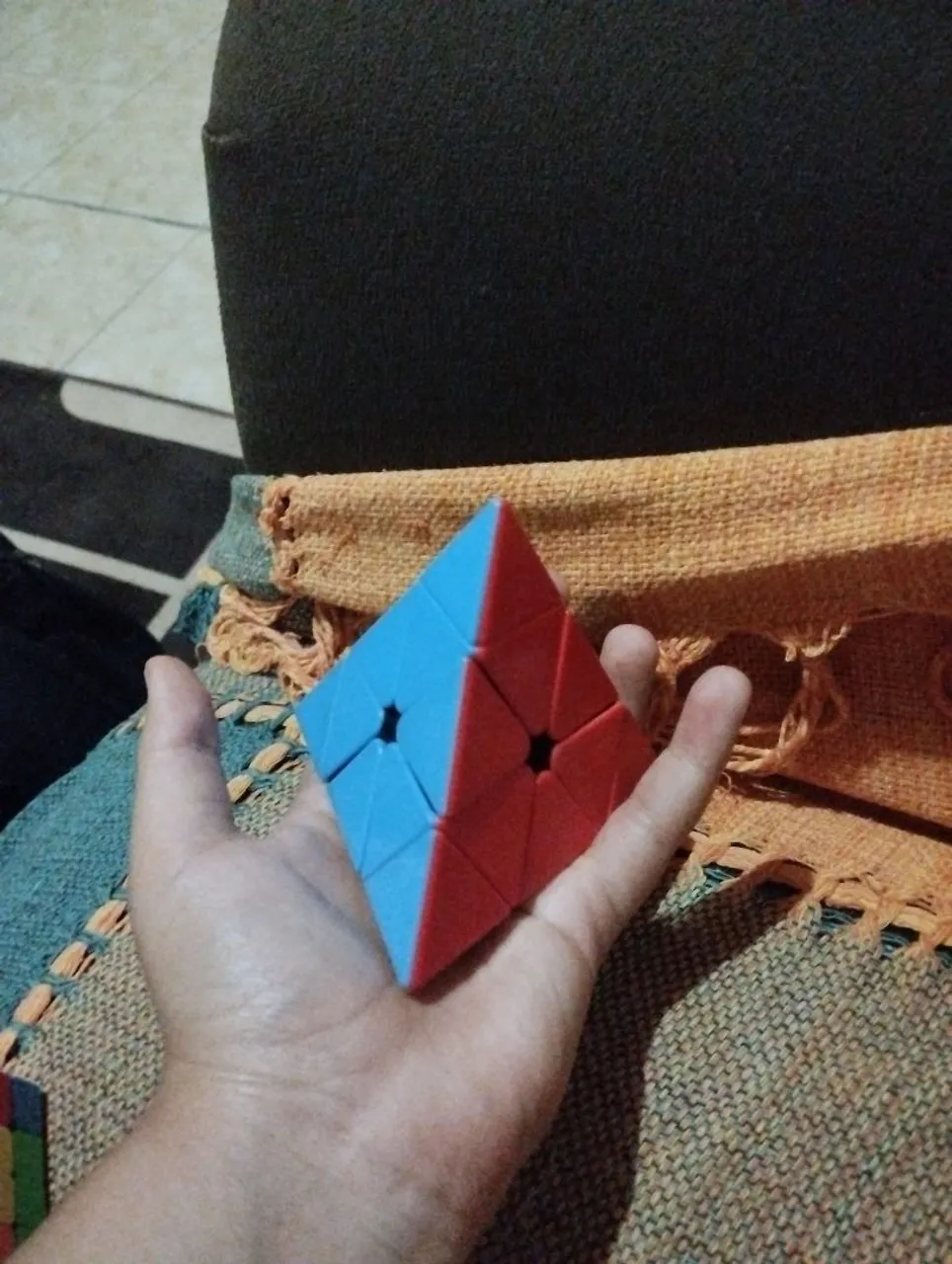 Pyraminx - Quebra-cabeça Triangular