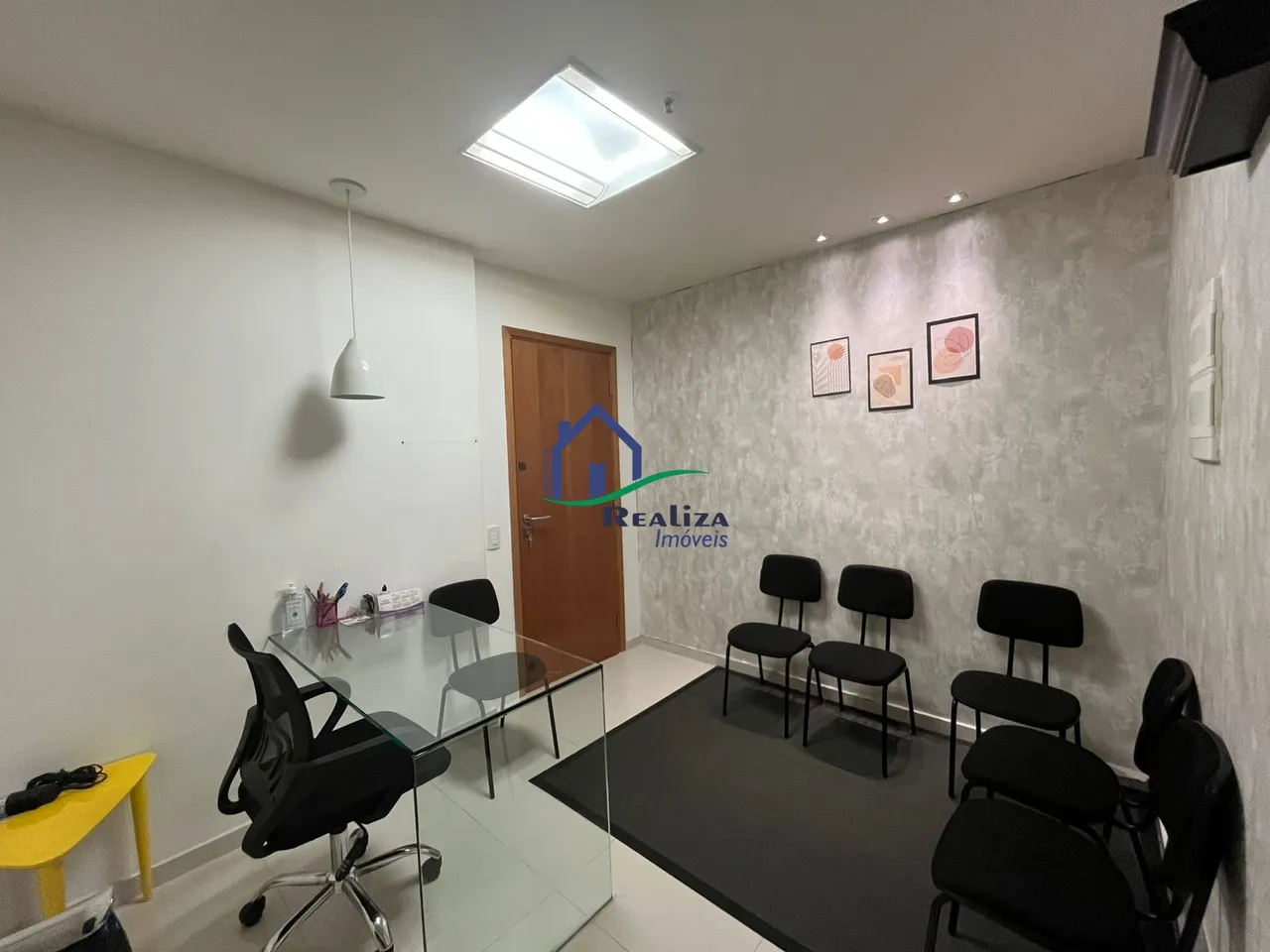 SALA MOBILIADA PARA LOCAÇÃO NO CENTRO DE NITERÓI R$1400,00- CENTRO/NITERÓI