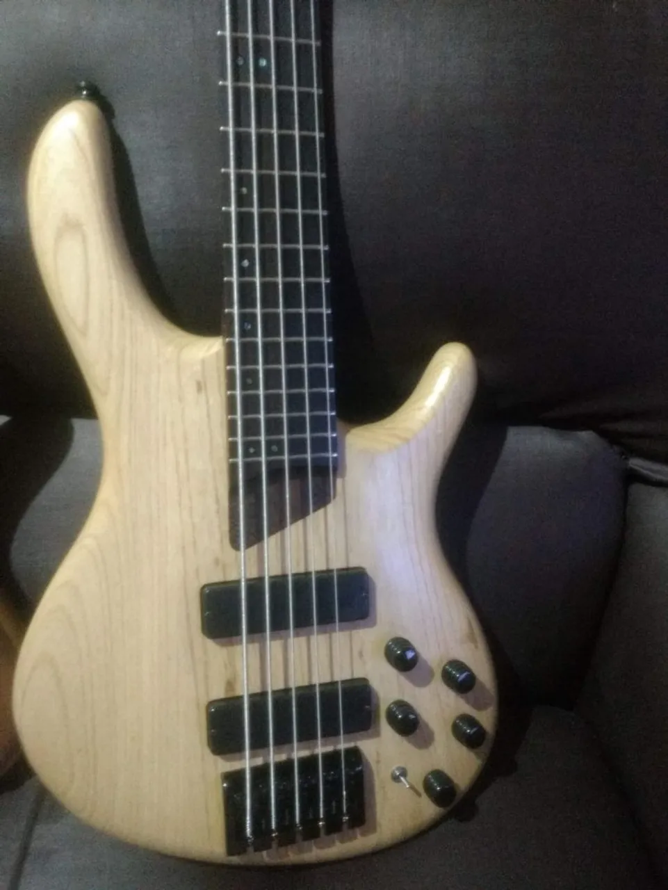 Baixo Elétrico 5 Cordas Cort B5 ativo e passivo com captação bartoline mk1