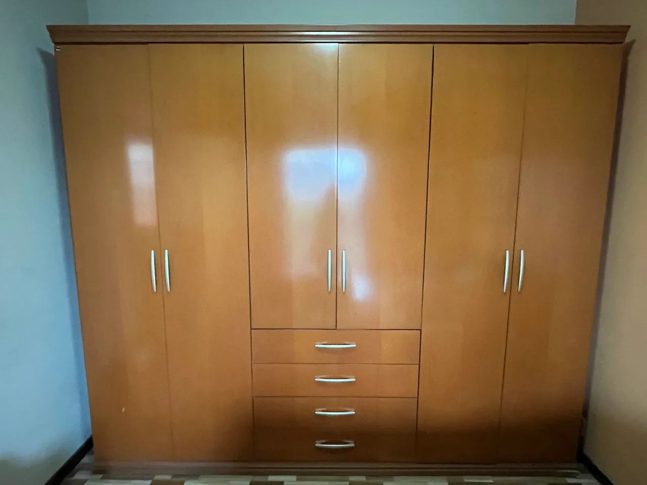 Guarda-roupa 6 portas e 4 gavetas
