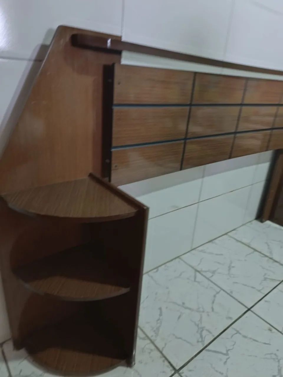 Cabeceira de cama de casal com 2 criados-mudos - Foto 3