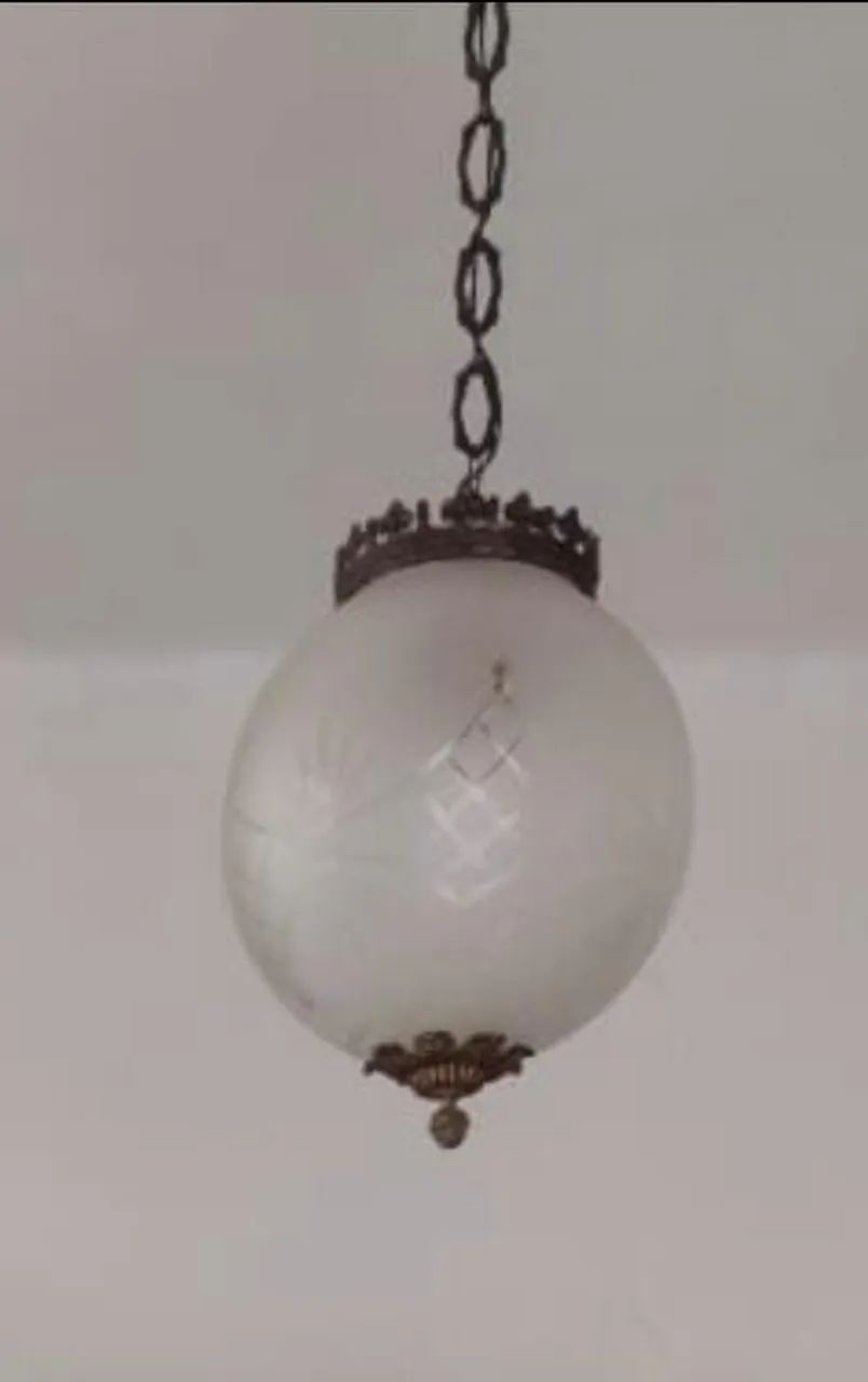 Lustre, abajur e penteadeira em bronze