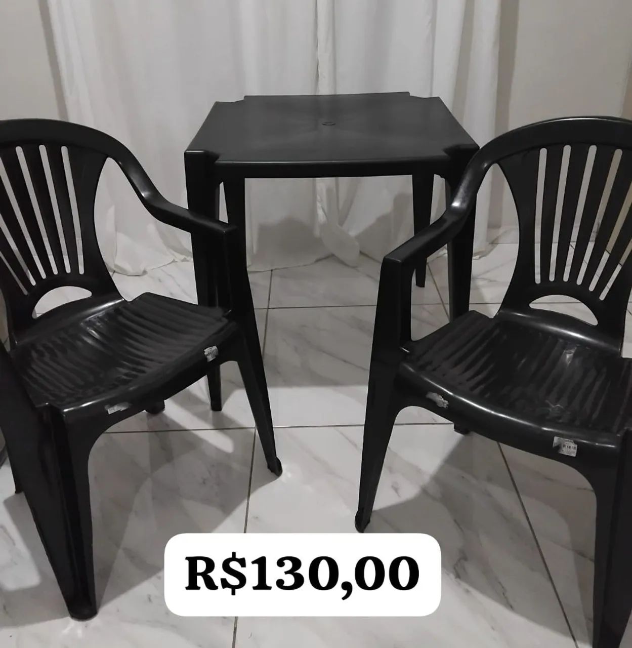 Mesa com 2 cadeiras