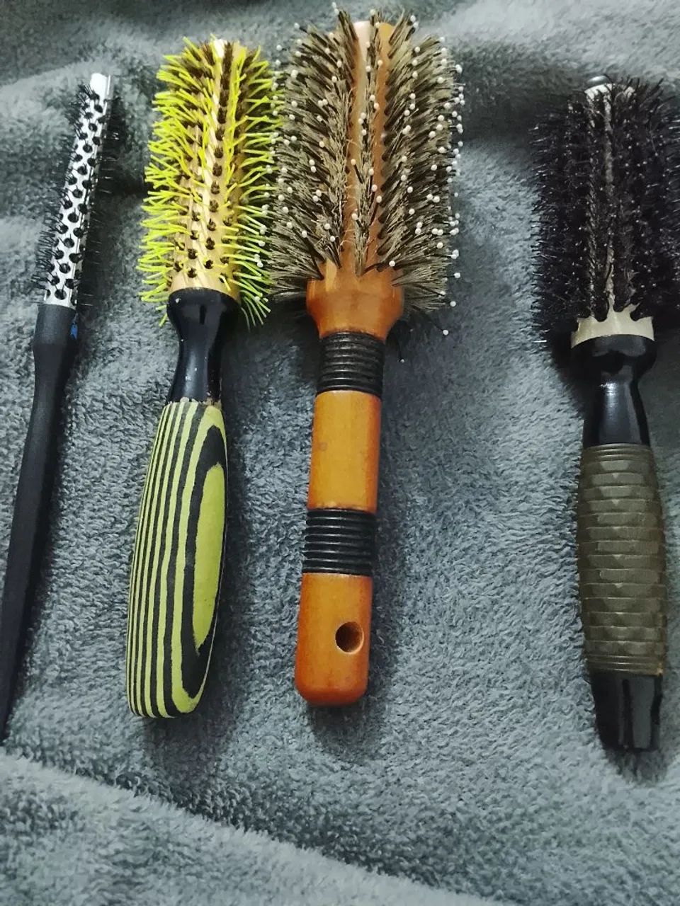 Vendo pentes e escovas para cabelo 