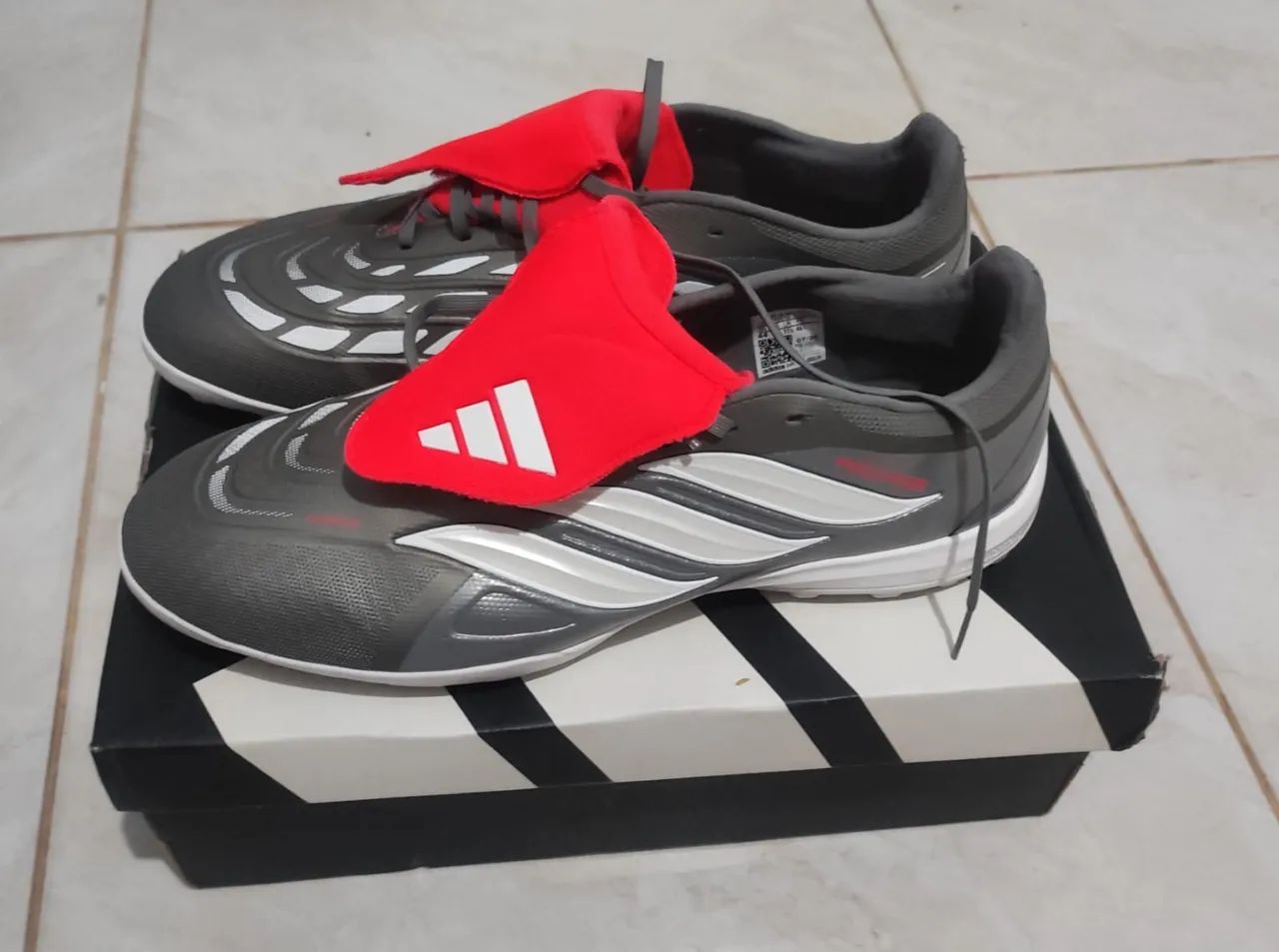 Chuteira Adidas Predator League FT TF Society - Foto 4