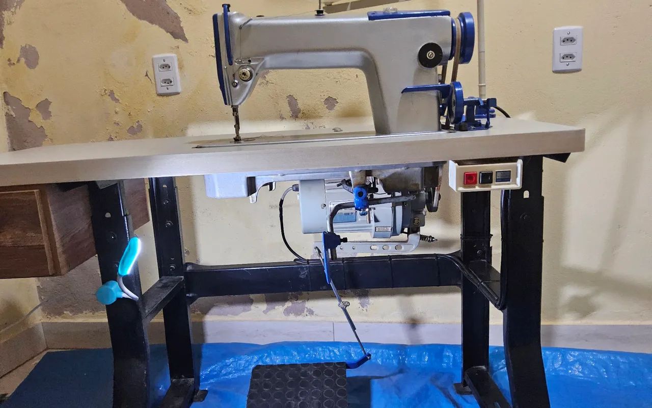 Vendo máquina de costura industrial Singer