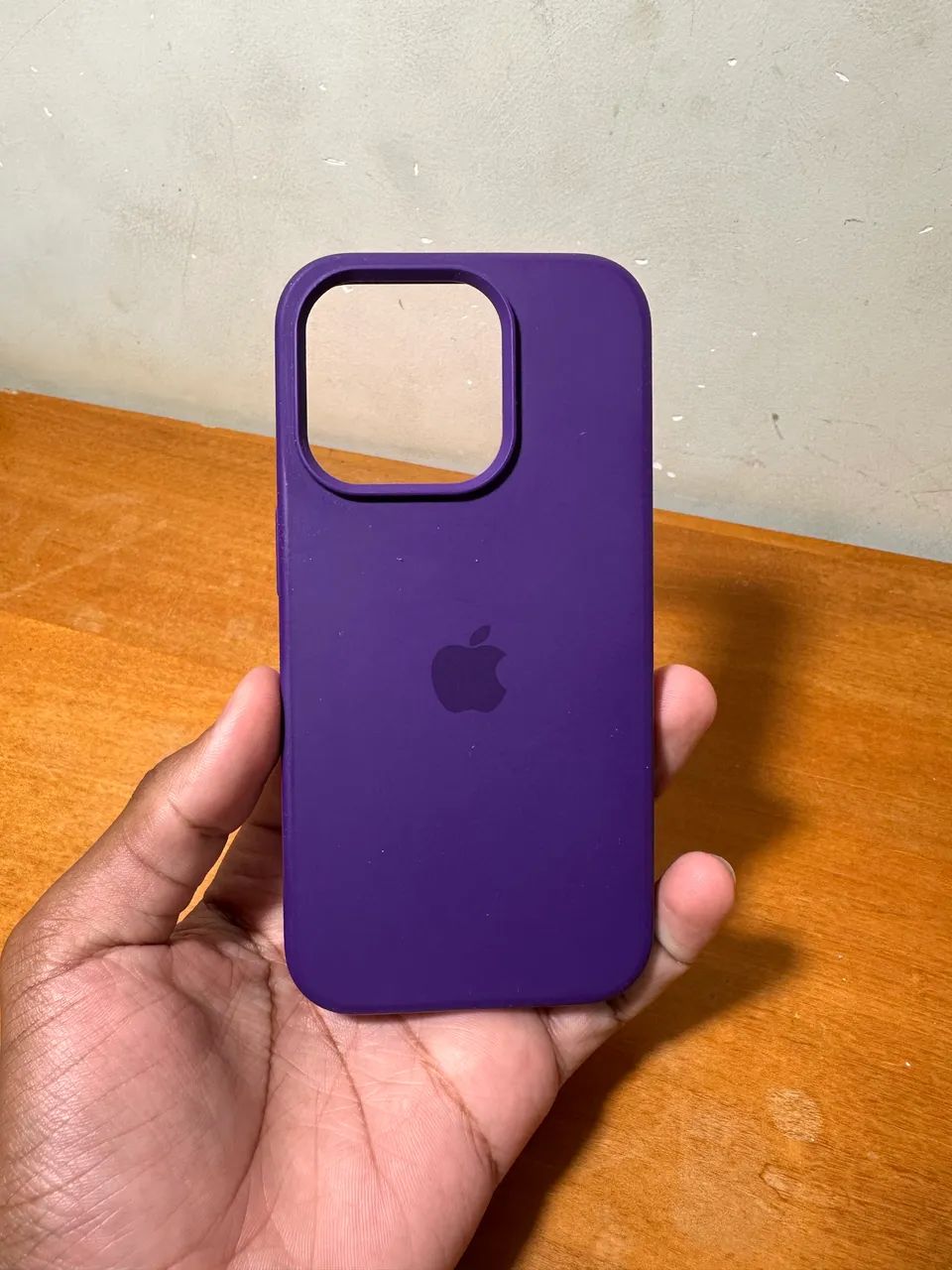     Capinhas iPhone 15 Pro - Silicone + Acrílico Antiamarelamento - Foto 4