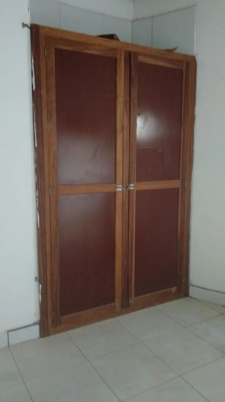 Aluga se uma casa no pavimento superior com - Foto 4