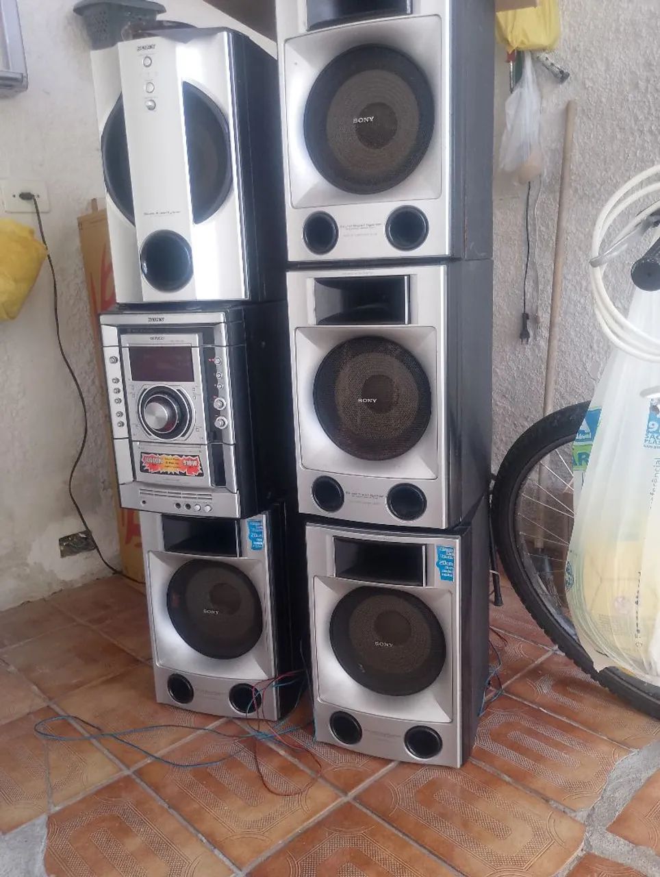 Aparelho de som com 5 caixas
