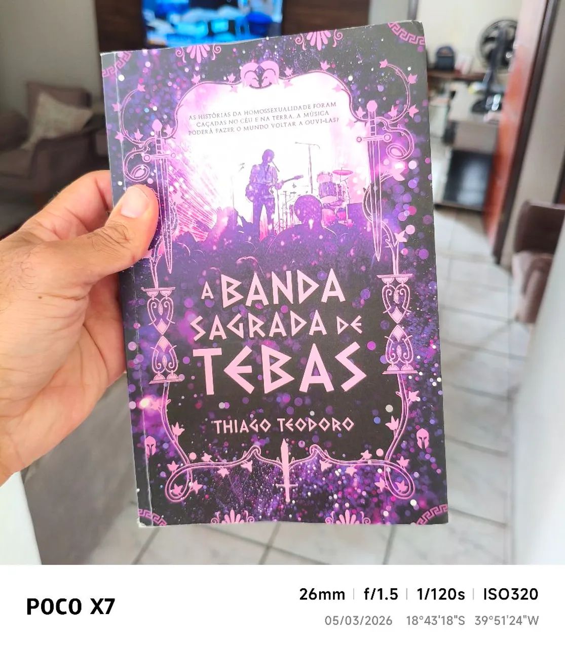 Livros com temáticas diversas.  - Foto 2