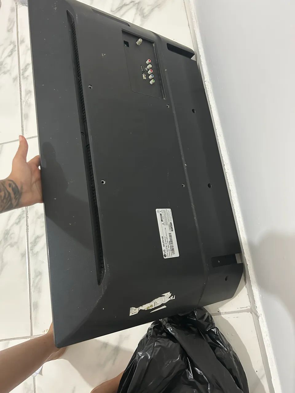 TV 32 polegadas com defeito na tela - Foto 4